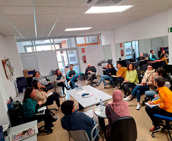 Niños participando en actividades educativas y de ocio en las Ciberaulas de Son Gotleu y La Soledad