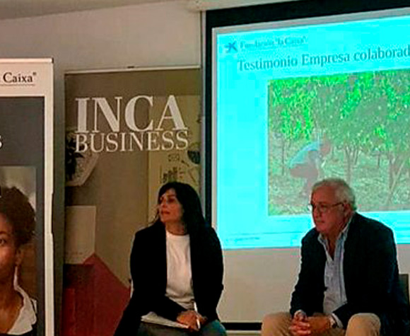 Tècnics d'inserció laboral en Incorpora: intermediació entre empreses i col·lectius desfavorits, amb seguiment integral del procés de contractació i integració