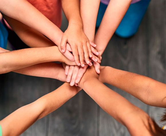 Objetivos del programa Educadores de Calle de GREC : acompañamiento y apoyo social a jóvenes.